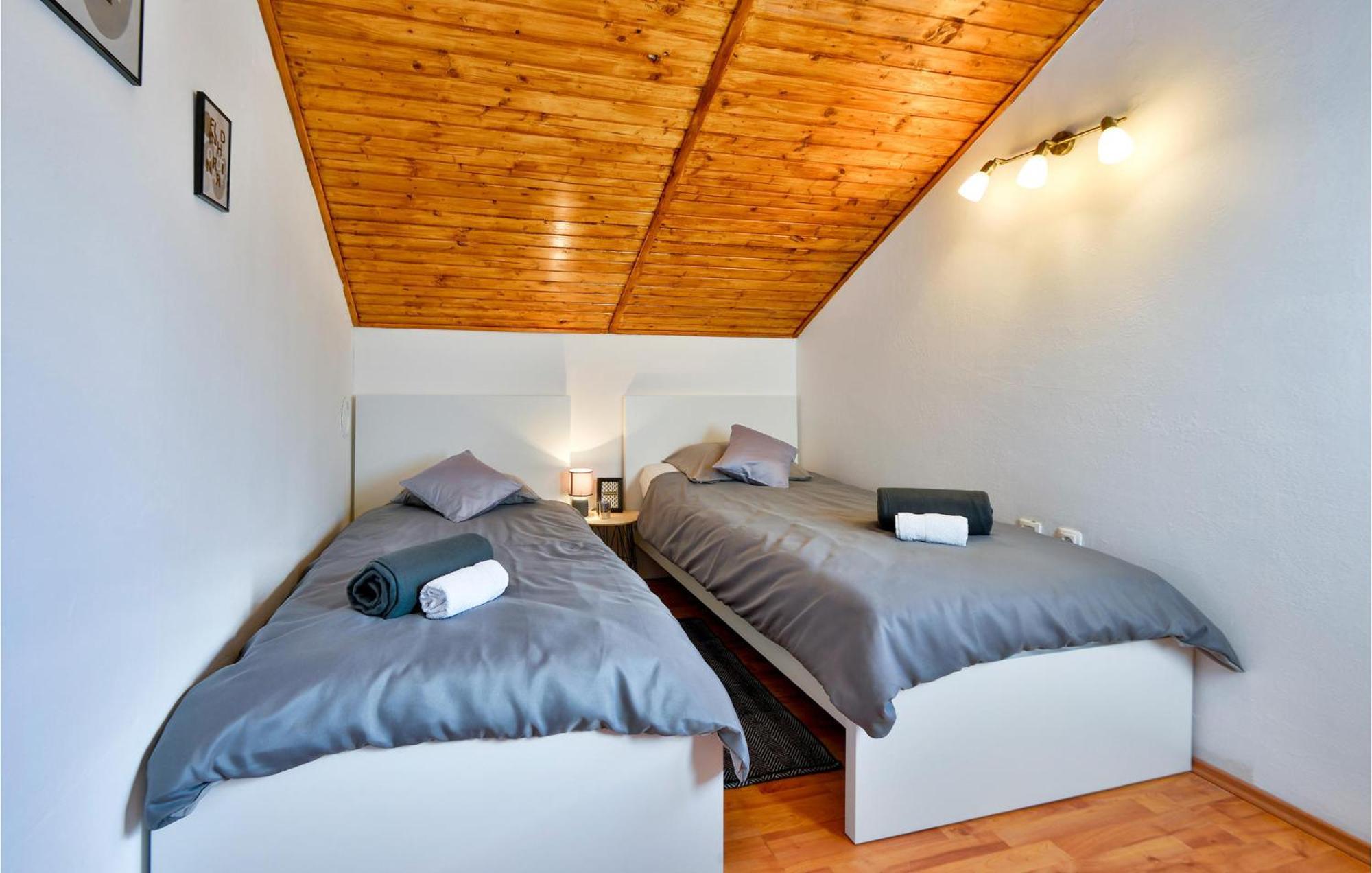 2 Bedroom Gorgeous Home In Gornje Stative ภายนอก รูปภาพ